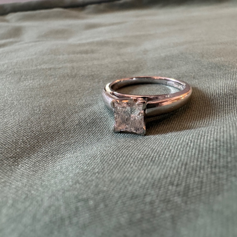 Engagement ring - Picture 2 of 4